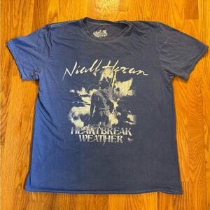 Niall Horan official Heartbreak Weather album merch
Blue T-shirt